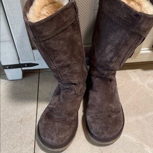 Ugg Zipper boots pre owned see pics size 39 - decorative buckle on side